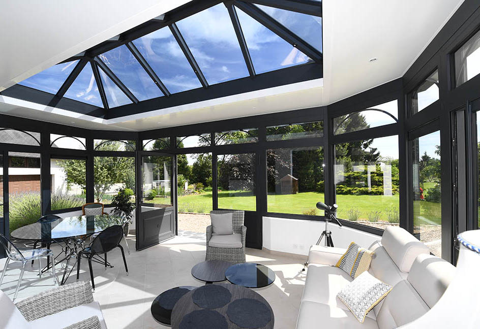 Veranda Salon