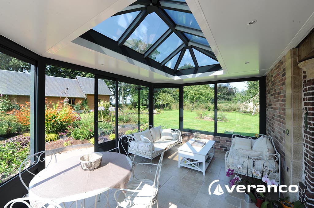 Veranda Salon