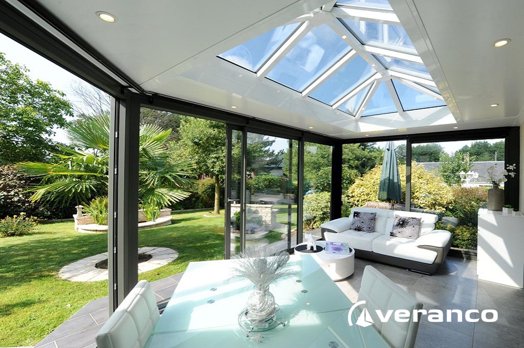 Veranda Salon
